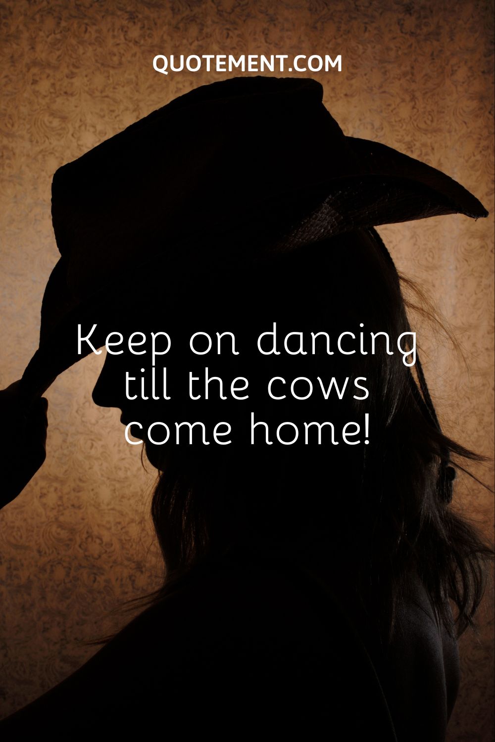 side portrait of a cowgirl and a golden background
